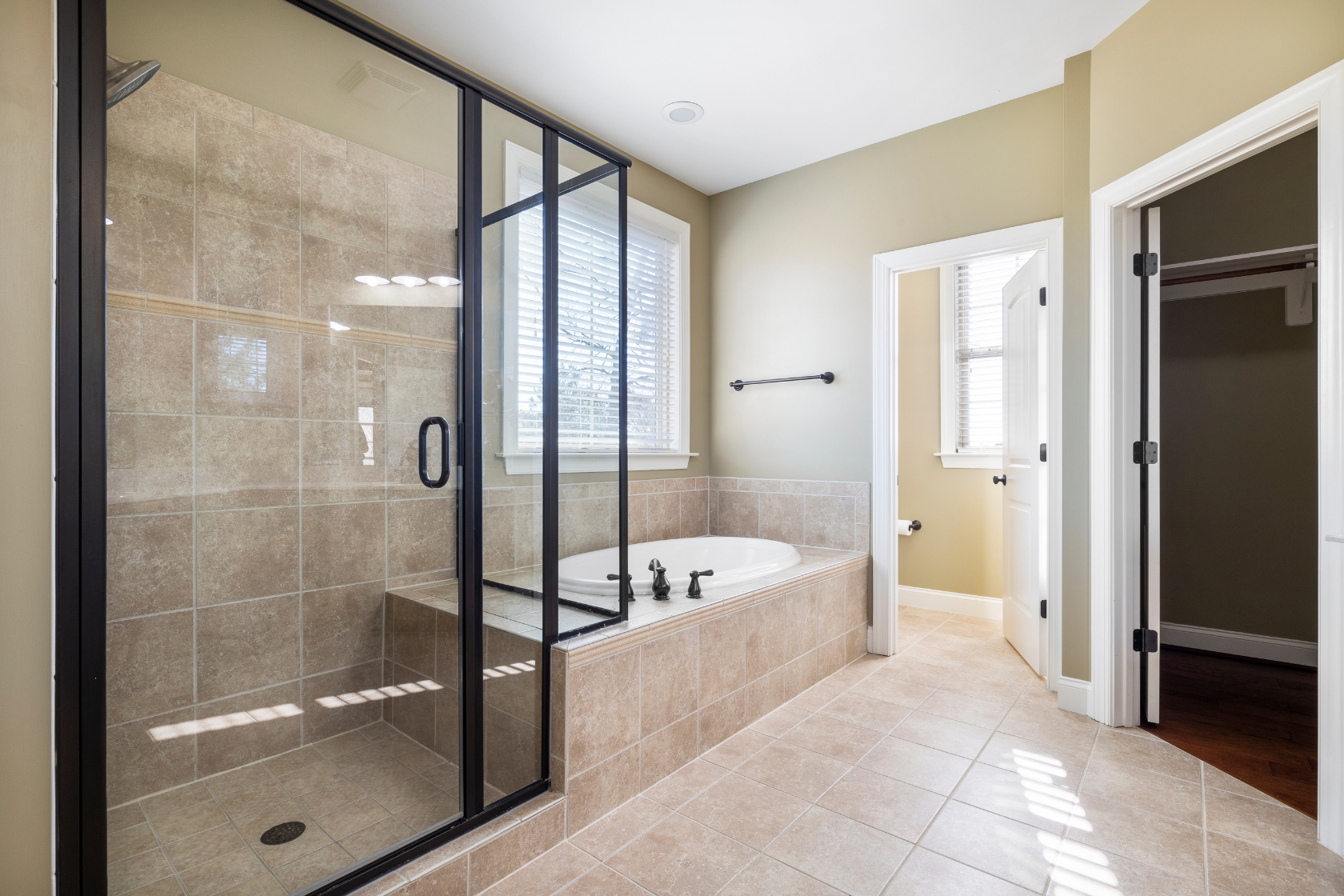How to choose and install bathroom glass door correctly - Longoglass ...